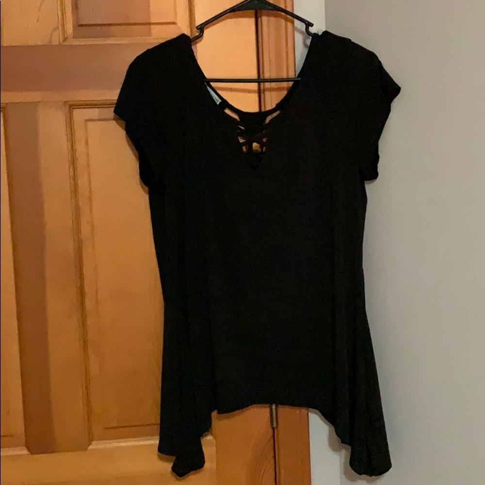 Black short sleeve shirt